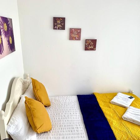 2-Bedrooms Apartment, Lounge, Balcony London Exterior foto
