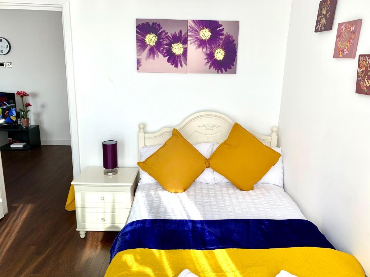 2-Bedrooms Apartment, Lounge, Balcony London Exterior foto
