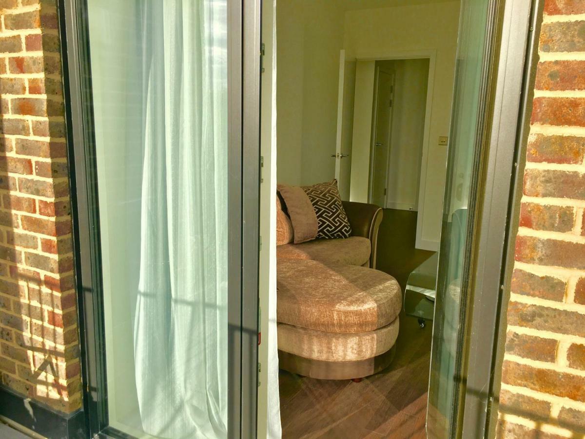 2-Bedrooms Apartment, Lounge, Balcony London Exterior foto